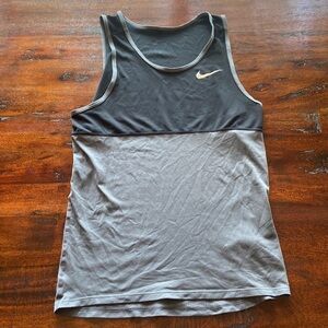 Men’s Nike dry fit two-tone black and gray sleeveless running shirt in size S
